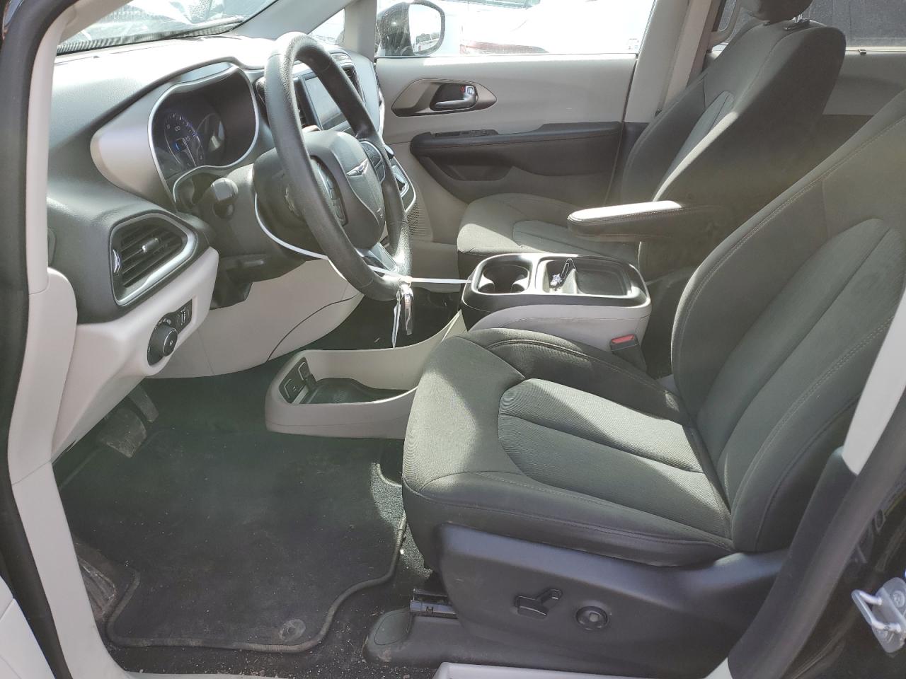 2020 Chrysler Pacifica - Image 7