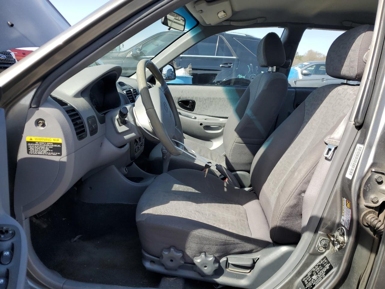 2005 Hyundai Accent - Image 7