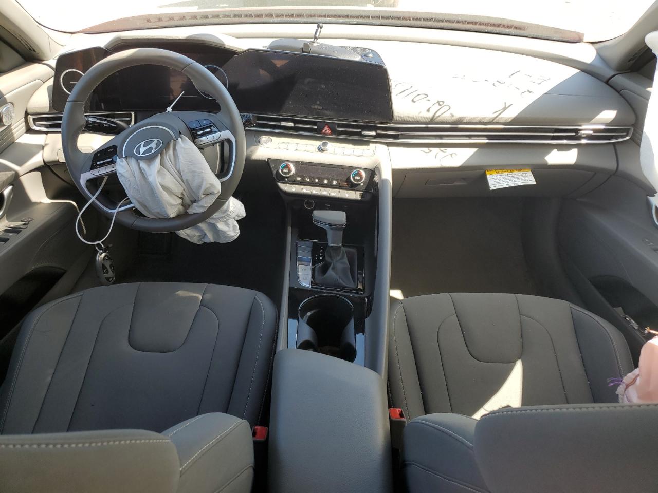 2024 Hyundai Elantra - Image 8