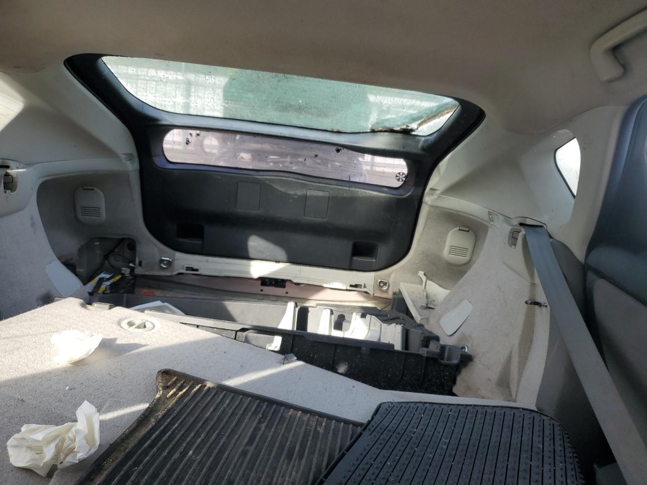 2012 Toyota Prius - Image 10