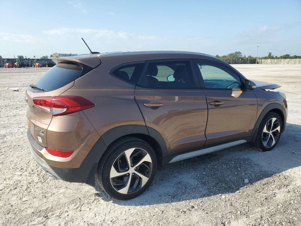 2017 Hyundai Tucson - Image 3
