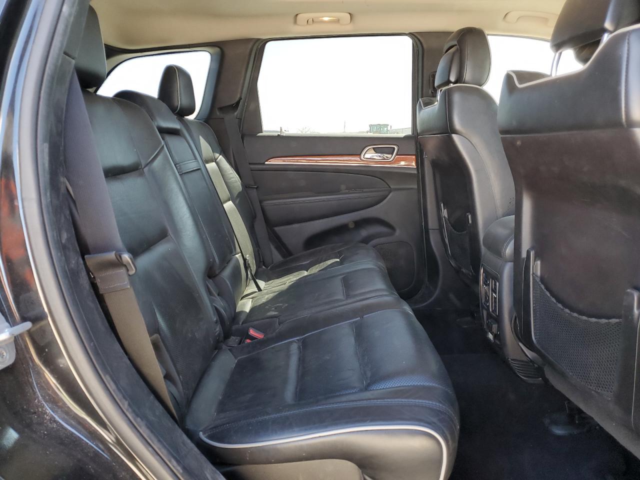 2012 Jeep Grand Cherokee - Image 11