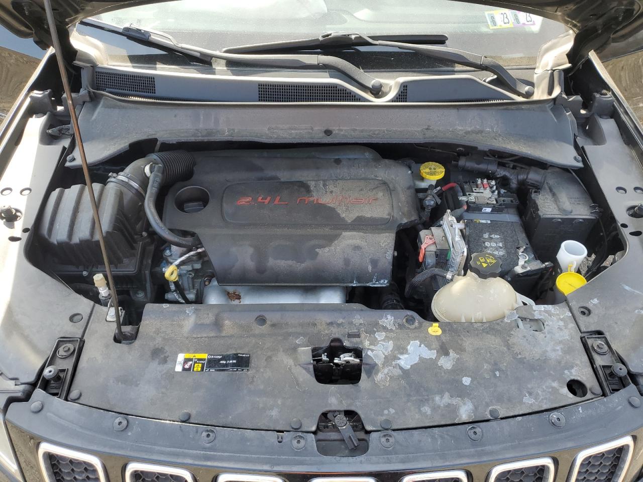 2018 Jeep Compass - Image 12