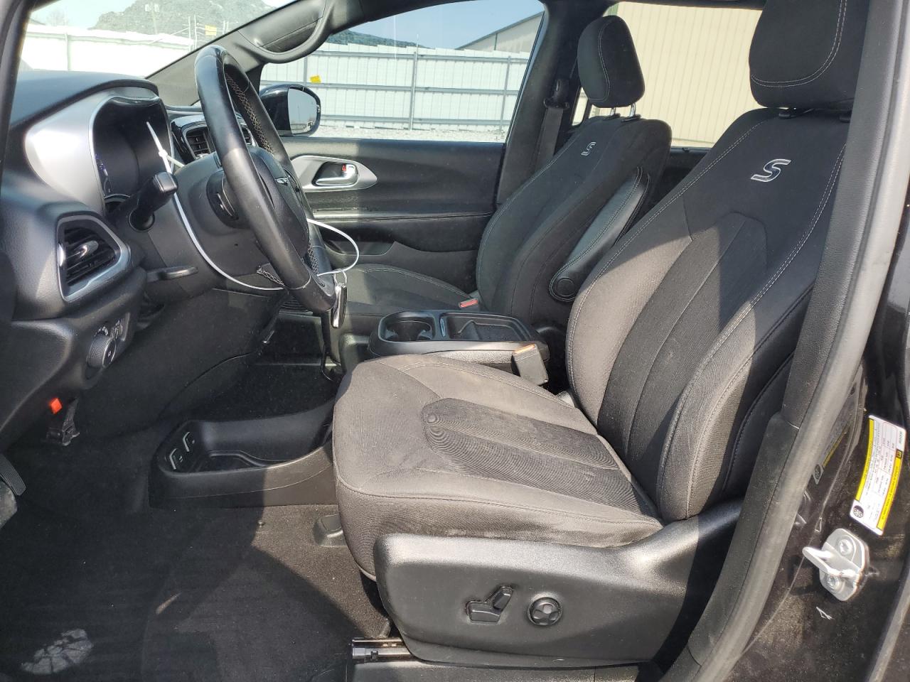 2018 Chrysler Pacifica - Image 7