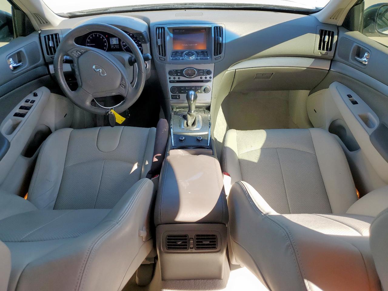 2015 Infiniti Q40 - Image 8