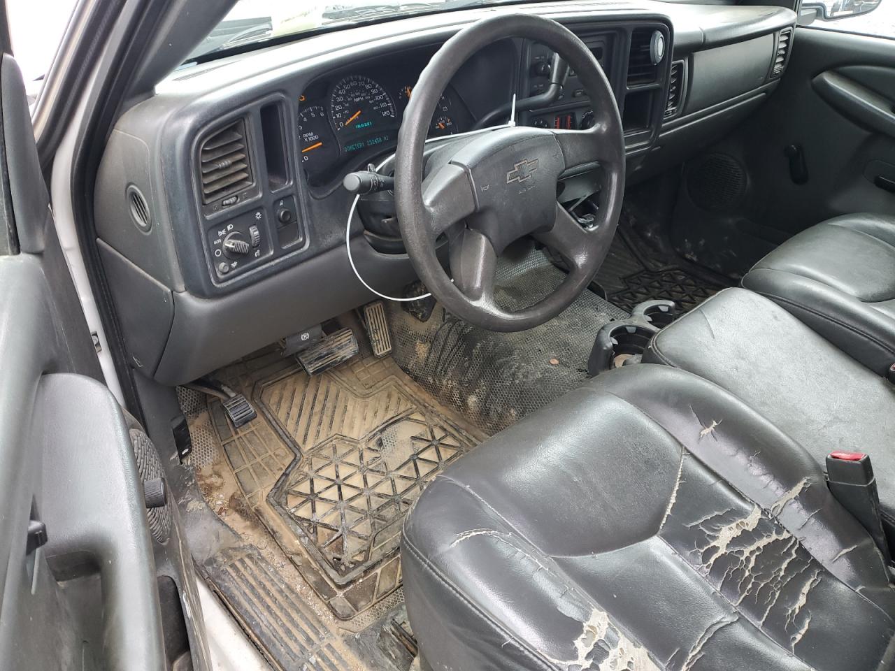 2005 Chevrolet Silverado - Image 8