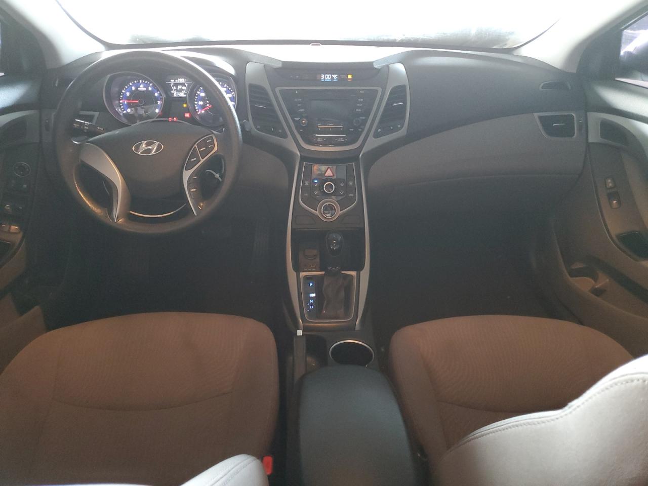 2016 Hyundai Elantra - Image 8