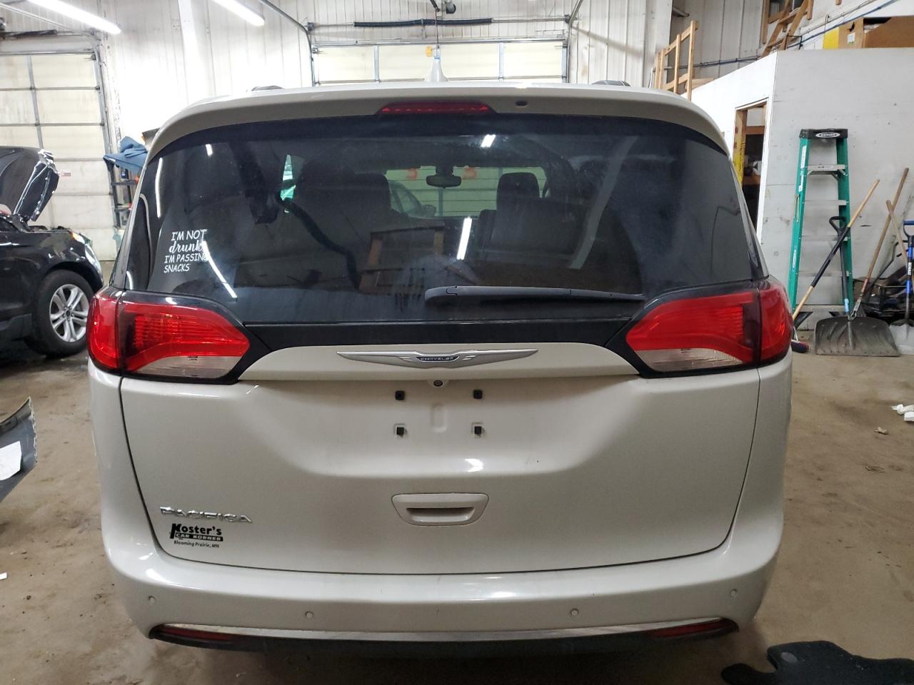 2017 Chrysler Pacifica - Image 6