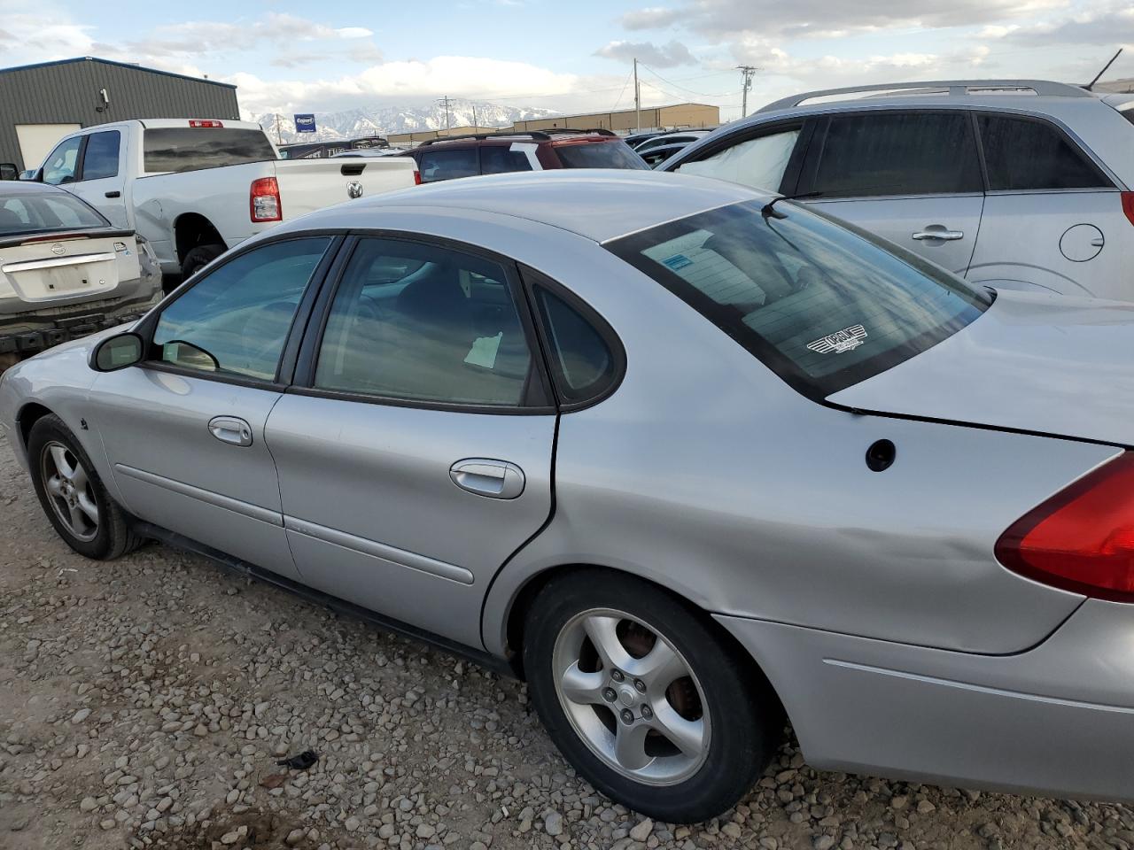 2000 Ford Taurus - Image 2