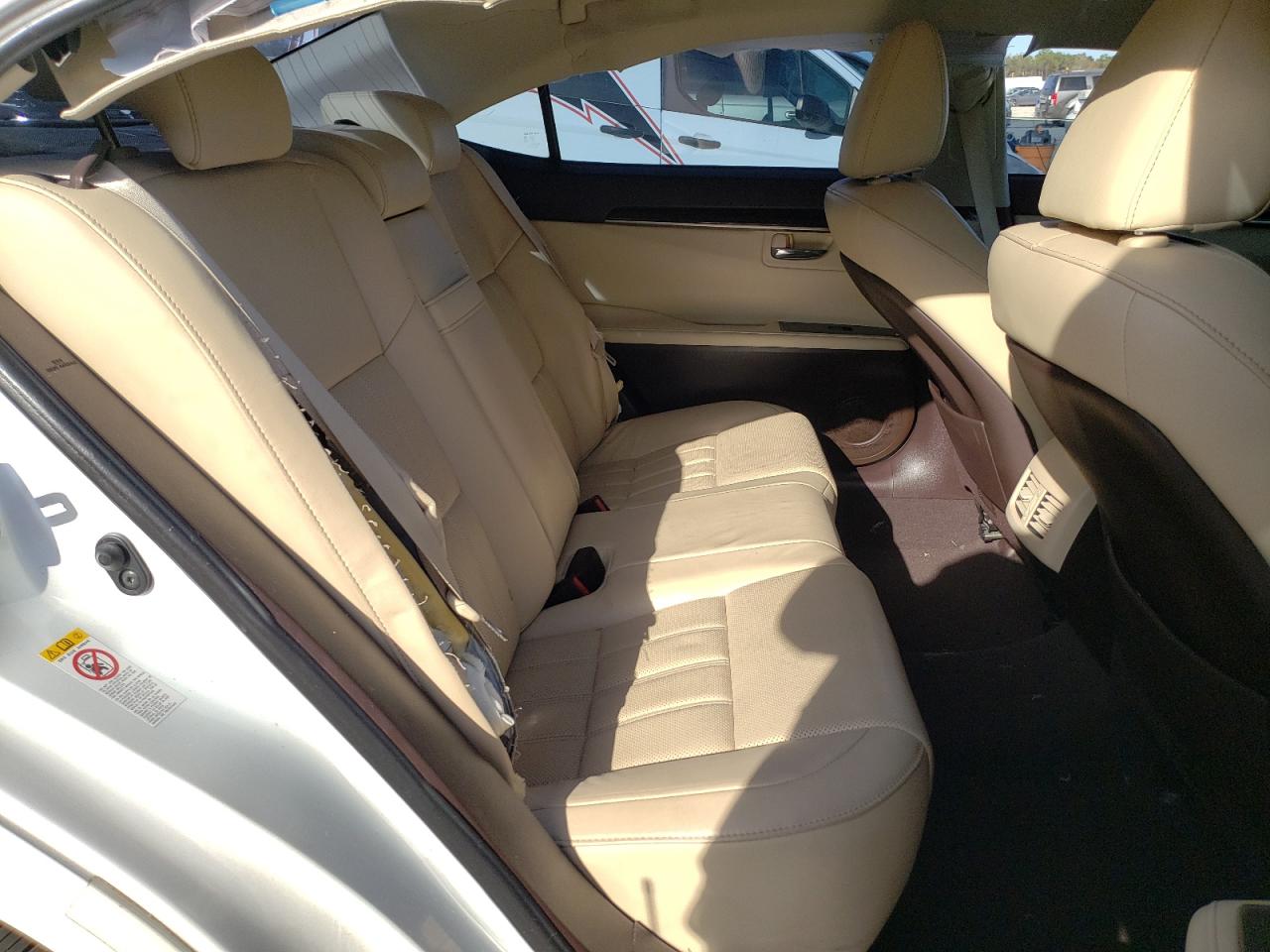 2016 Lexus ES - Image 10