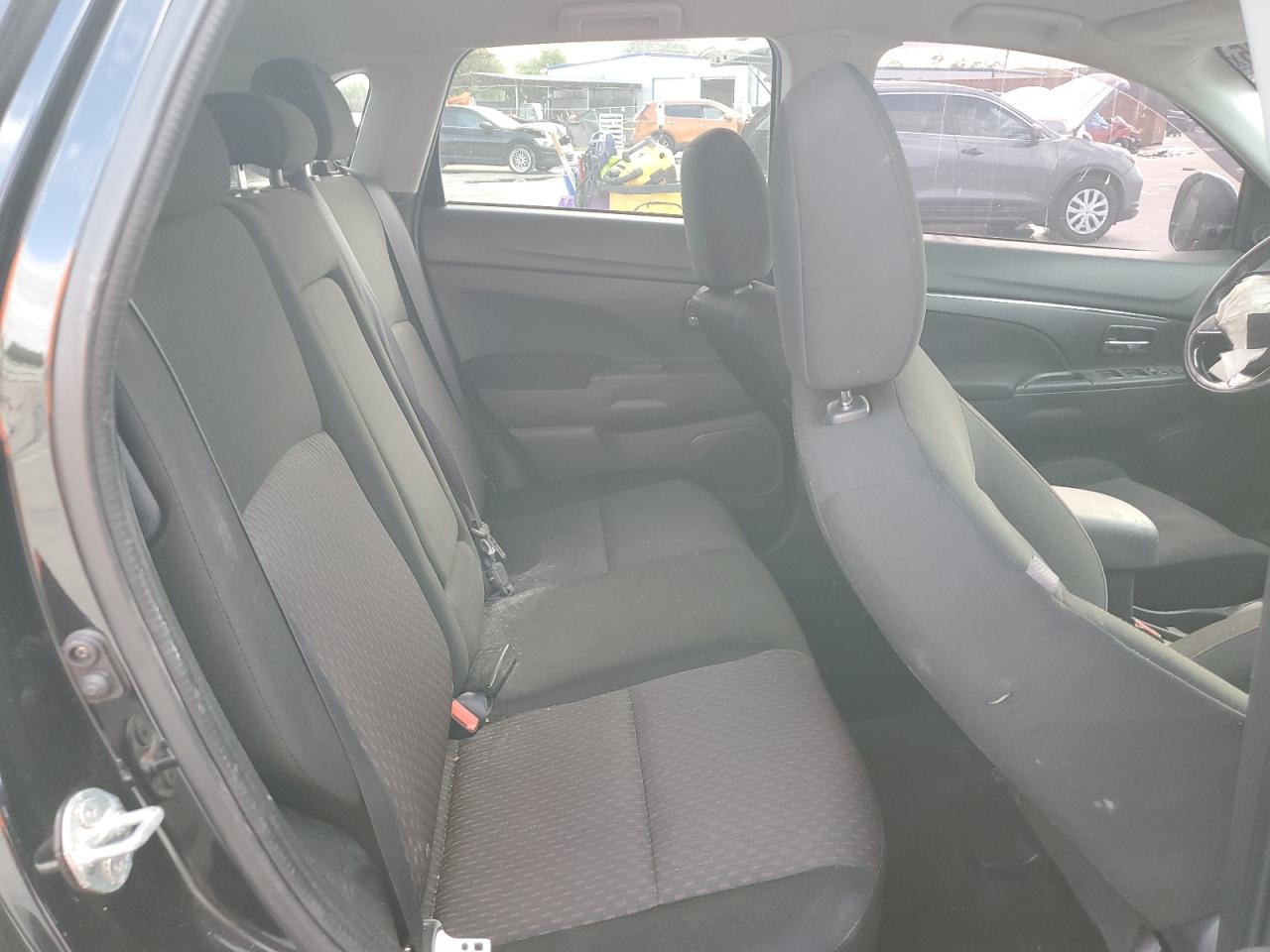 2017 Mitsubishi Outlander - Image 11