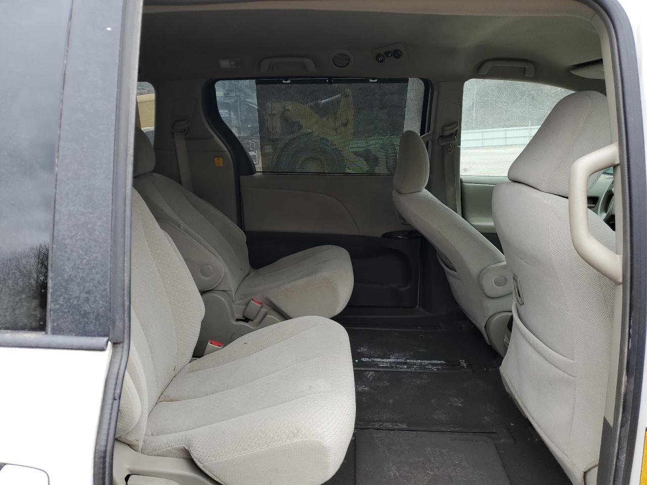 2011 Toyota Sienna - Image 11