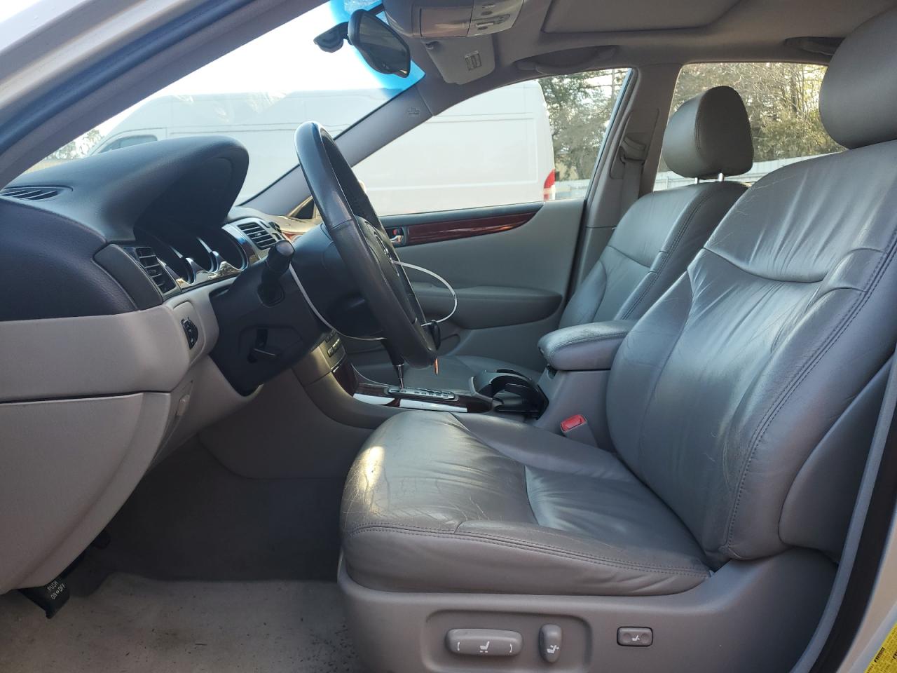2004 Lexus ES - Image 7
