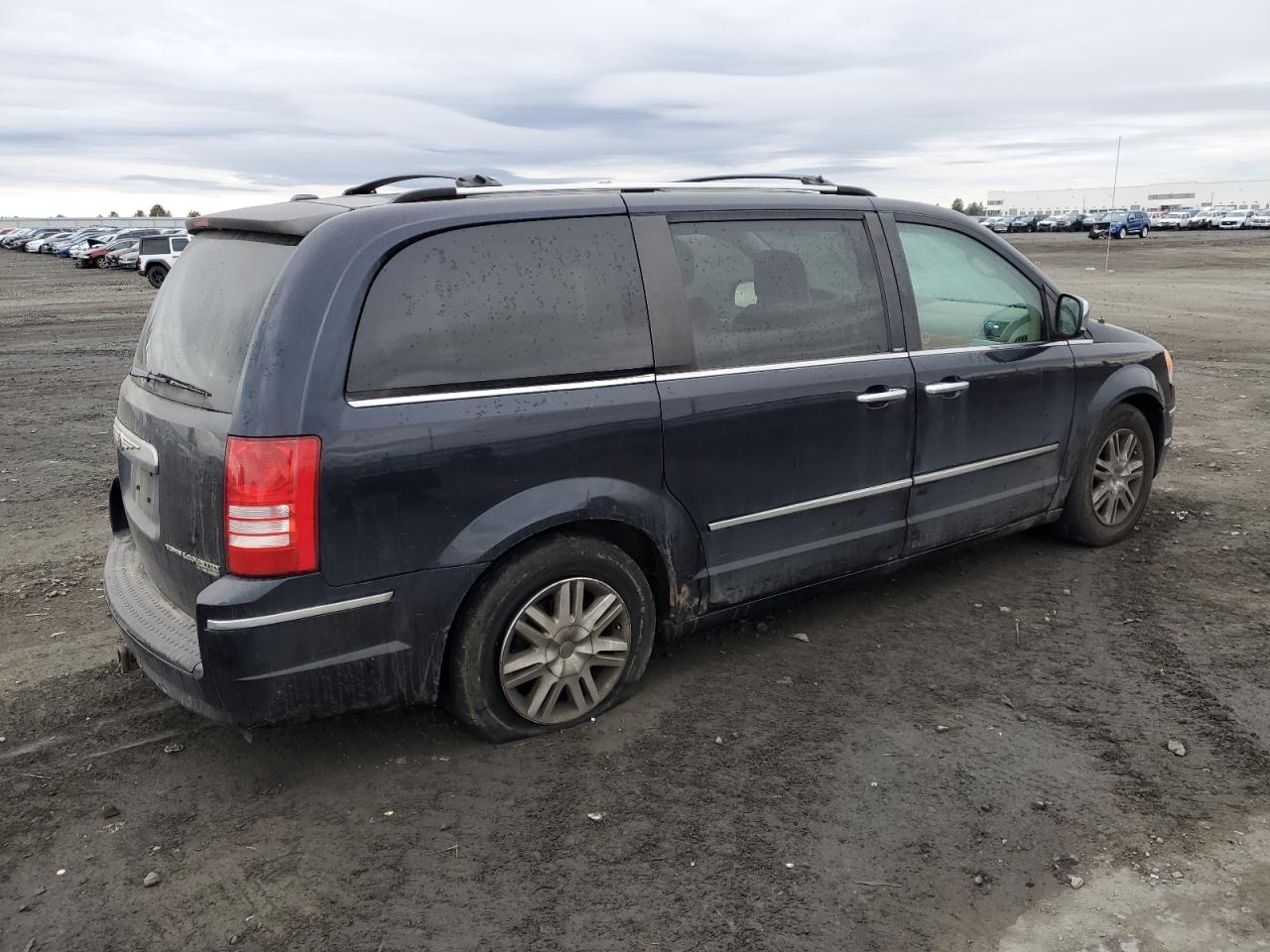2010 Chrysler Town & Country - Image 3