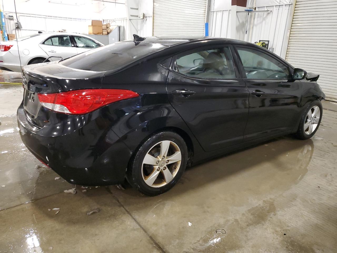 2011 Hyundai Elantra - Image 3