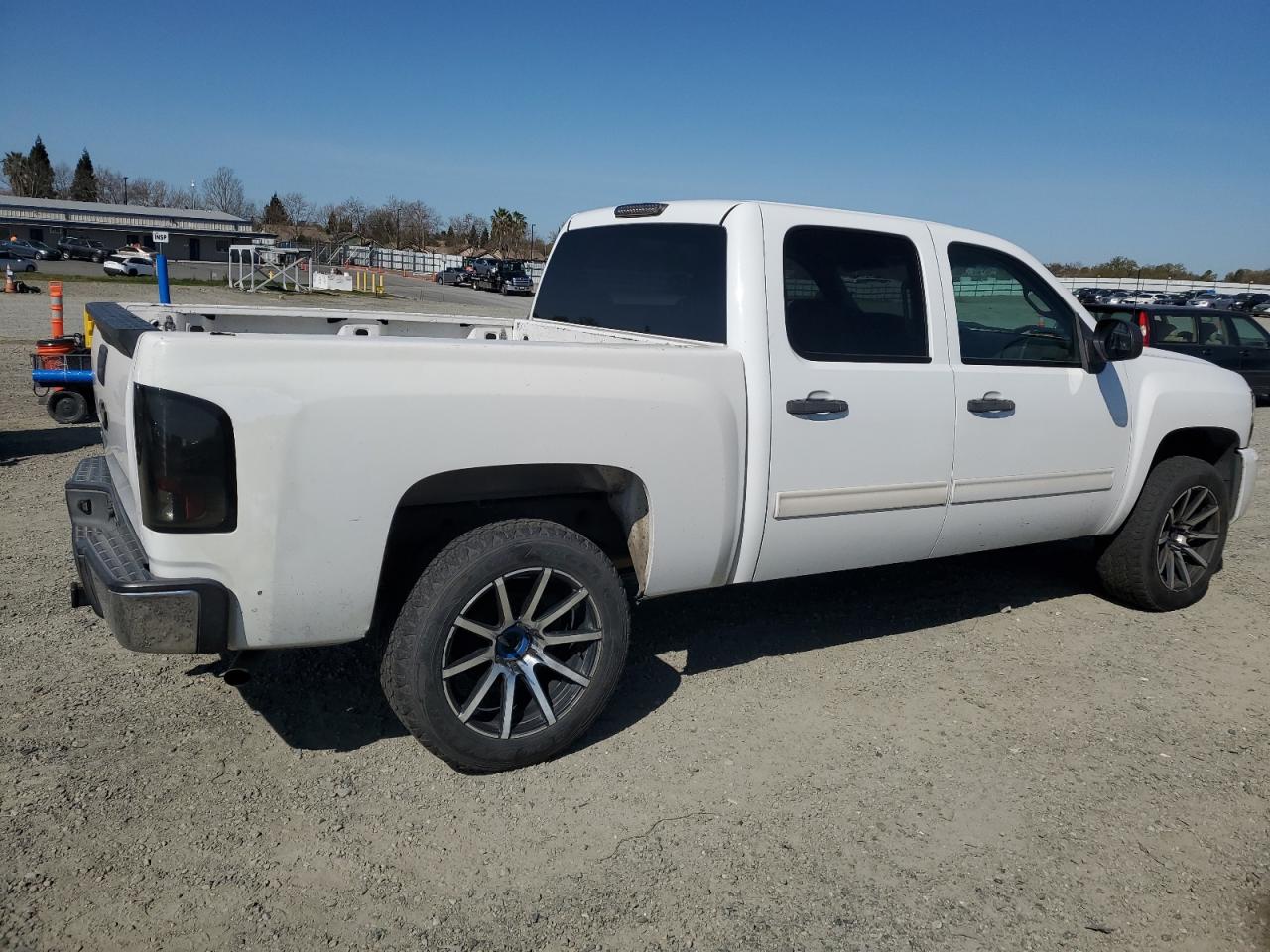 2009 Chevrolet Silverado - Image 3