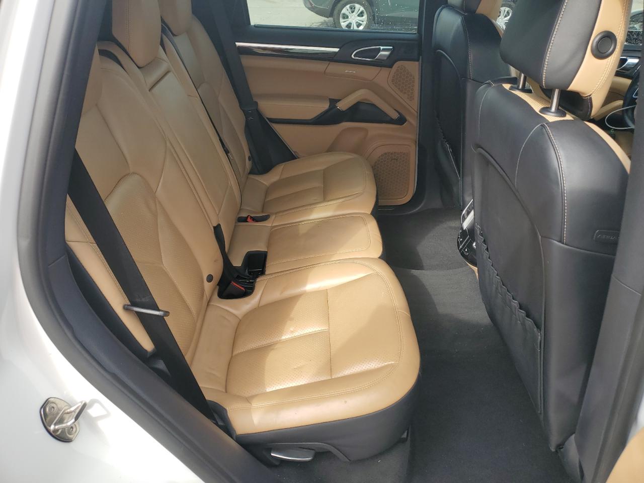 2016 Porsche Cayenne - Image 11