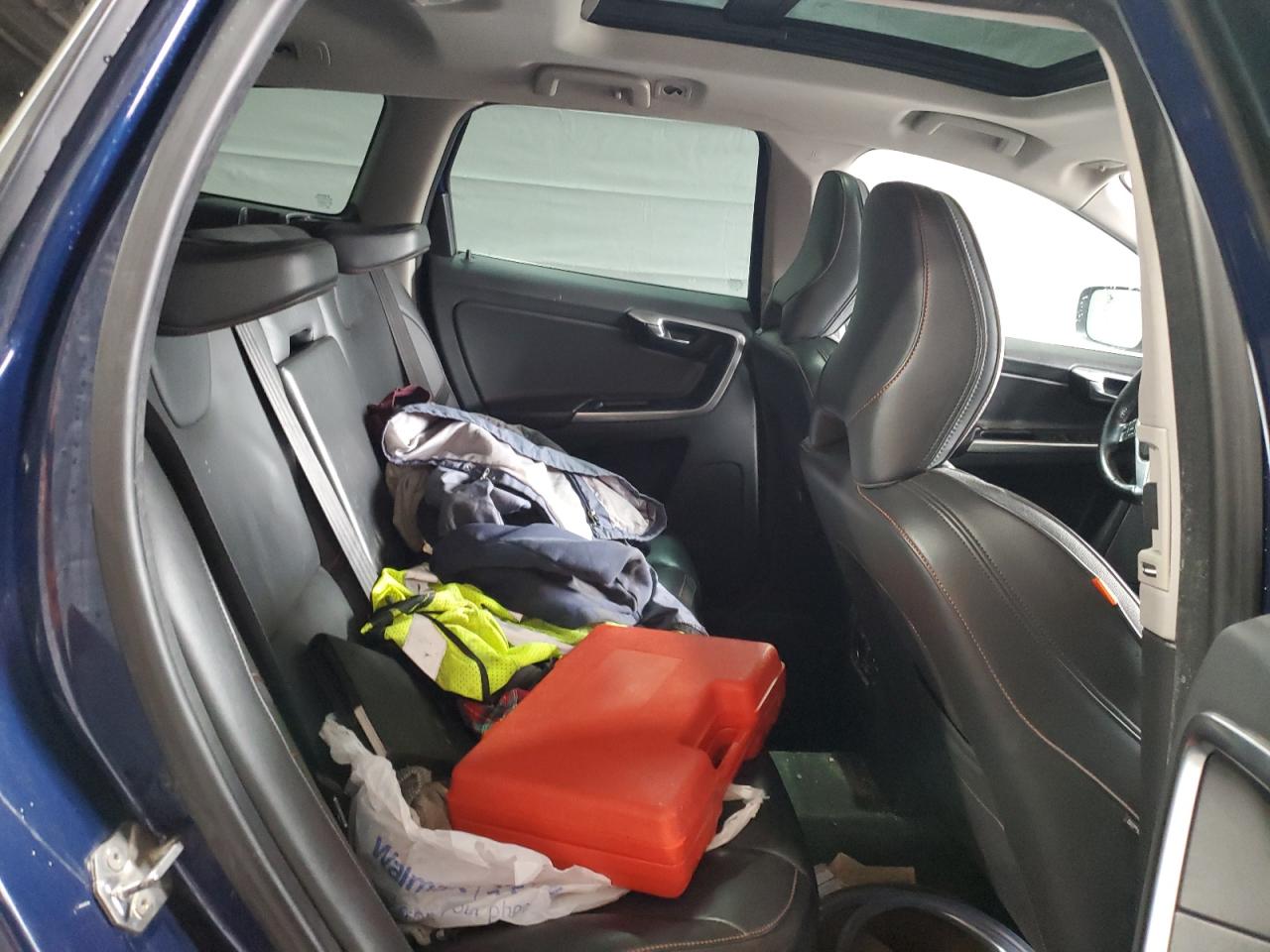 2015 Volvo XC60 - Image 11