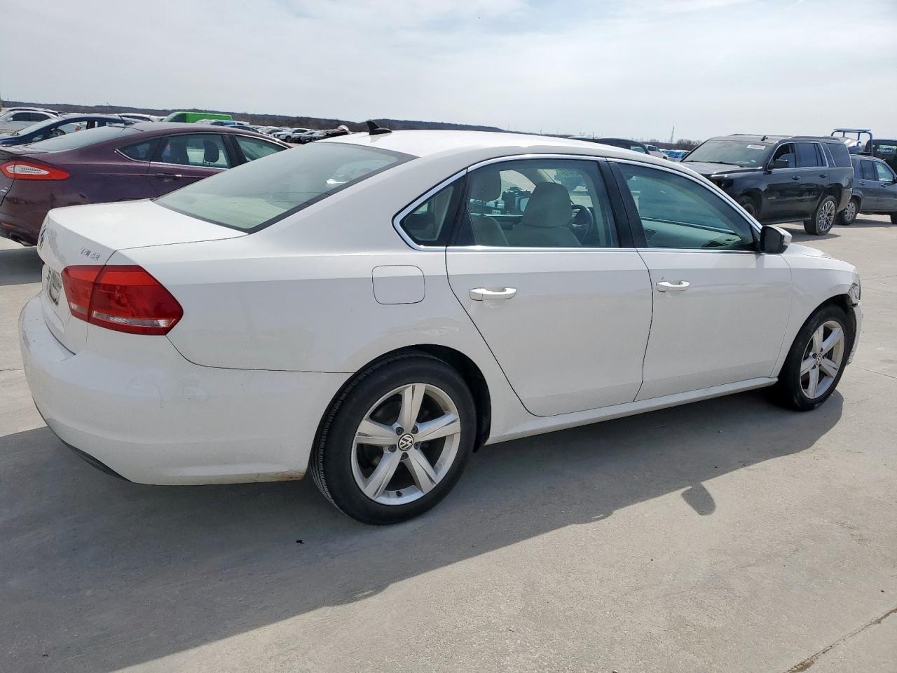 2015 Volkswagen Passat - Image 3