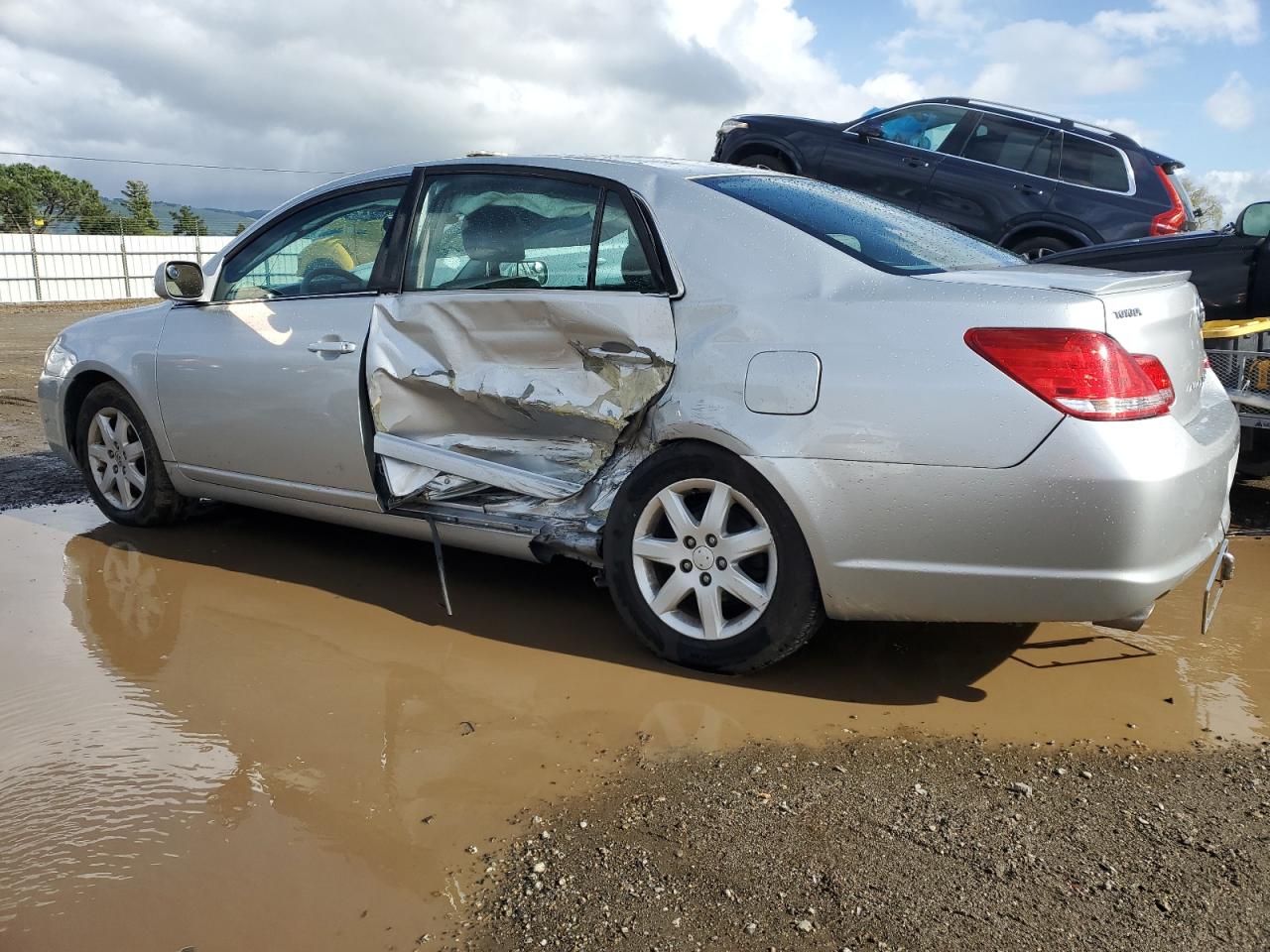 2006 Toyota Avalon - Image 2