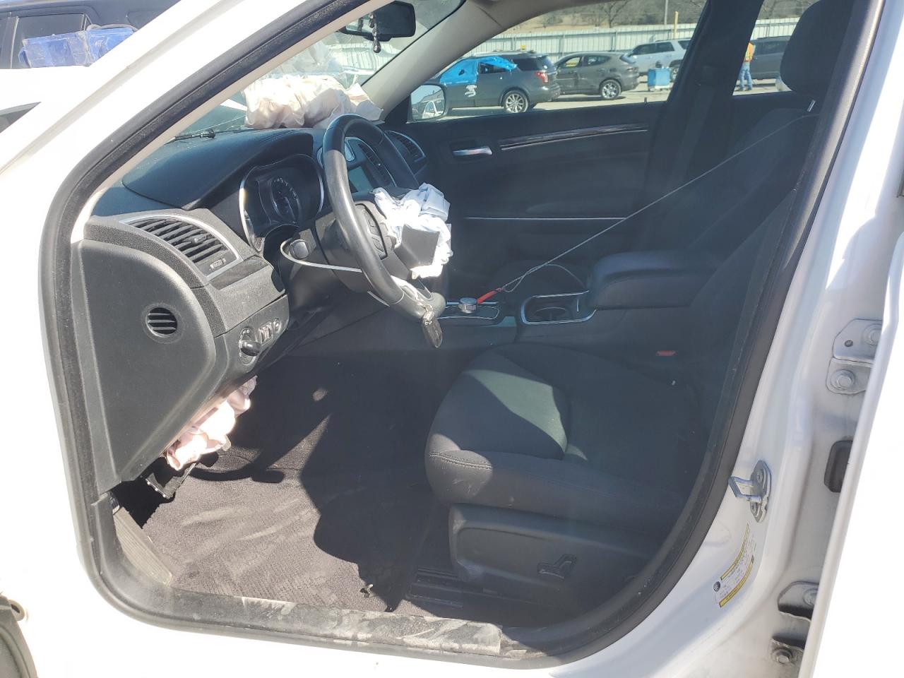 2018 Chrysler 300 - Image 7