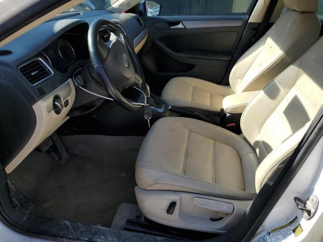 Седаны VOLKSWAGEN JETTA 2013 Белы
