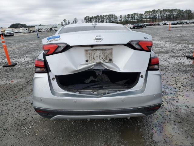  NISSAN VERSA 2021 Srebrny