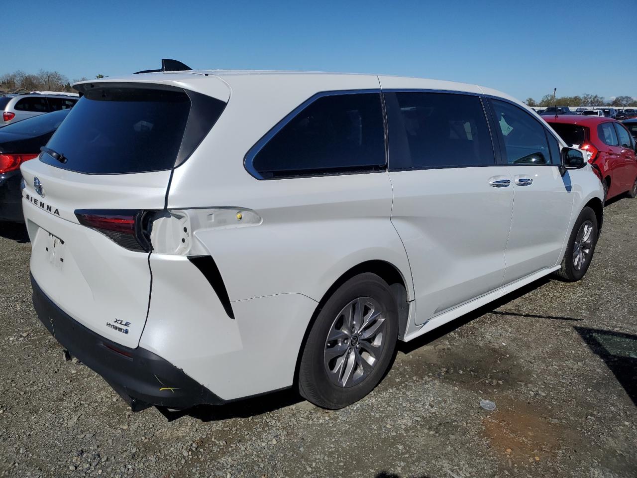 2022 Toyota Sienna - Image 3
