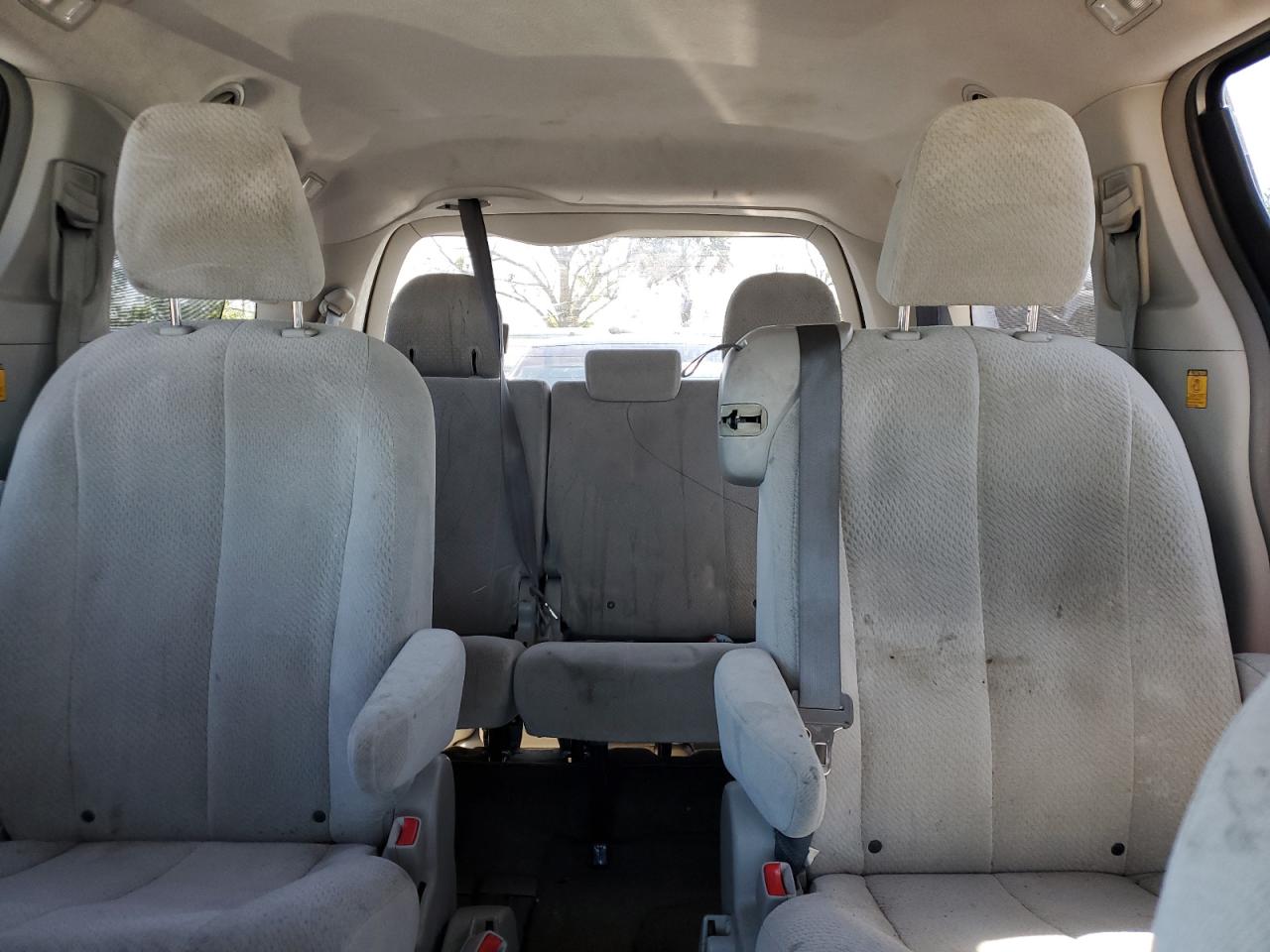 2013 Toyota Sienna - Image 10