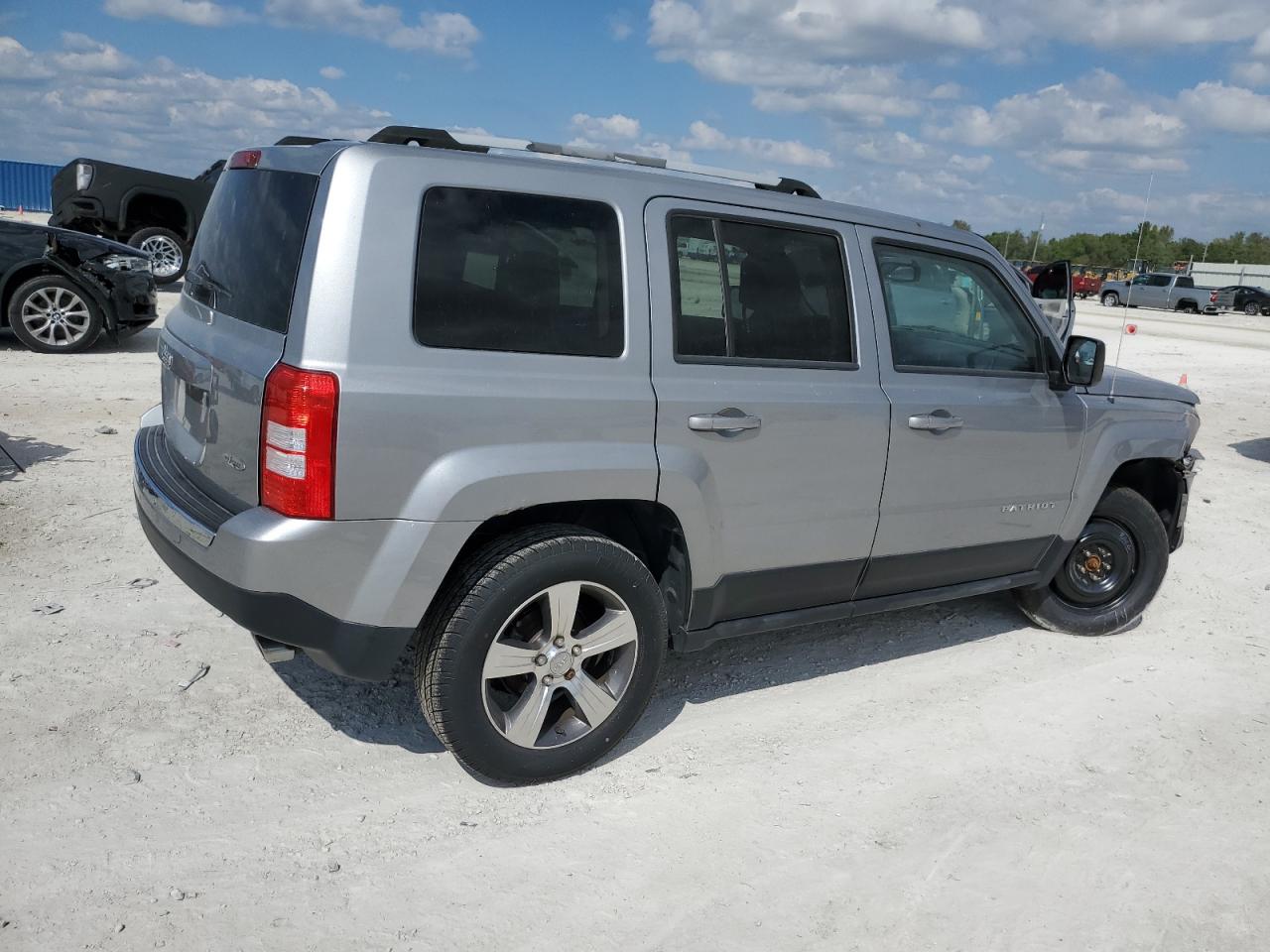 2017 Jeep Liberty (Patriot) - Image 3