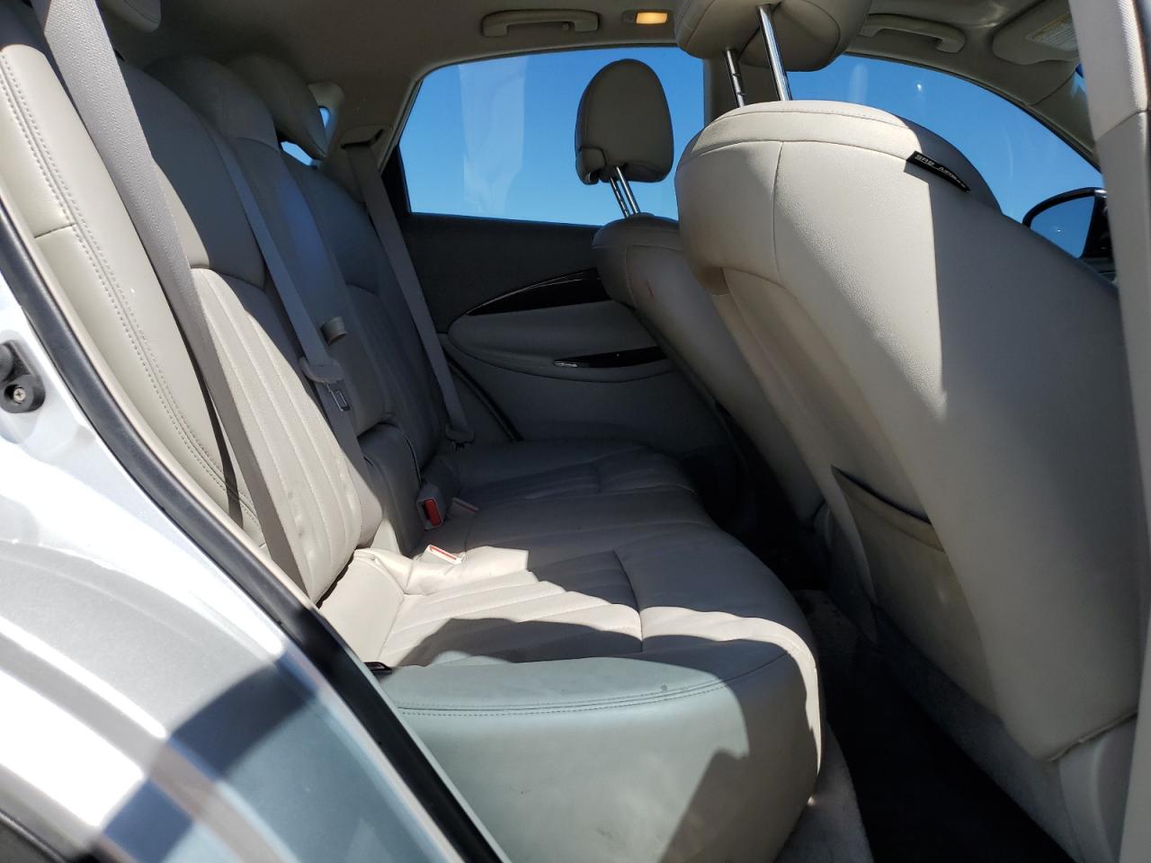 2010 Infiniti EX - Image 11