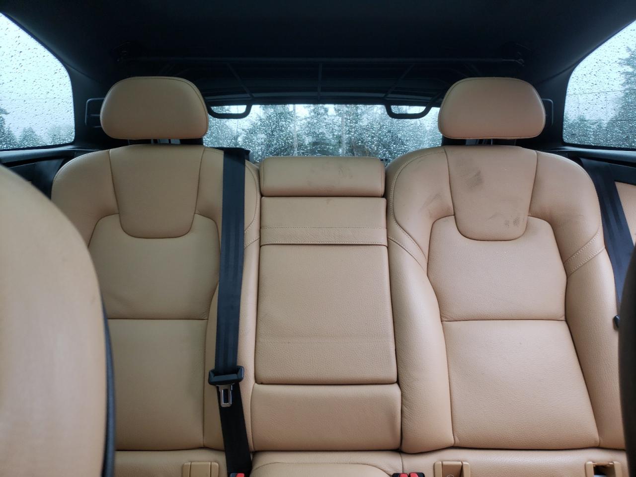 2018 Volvo XC60 - Image 10