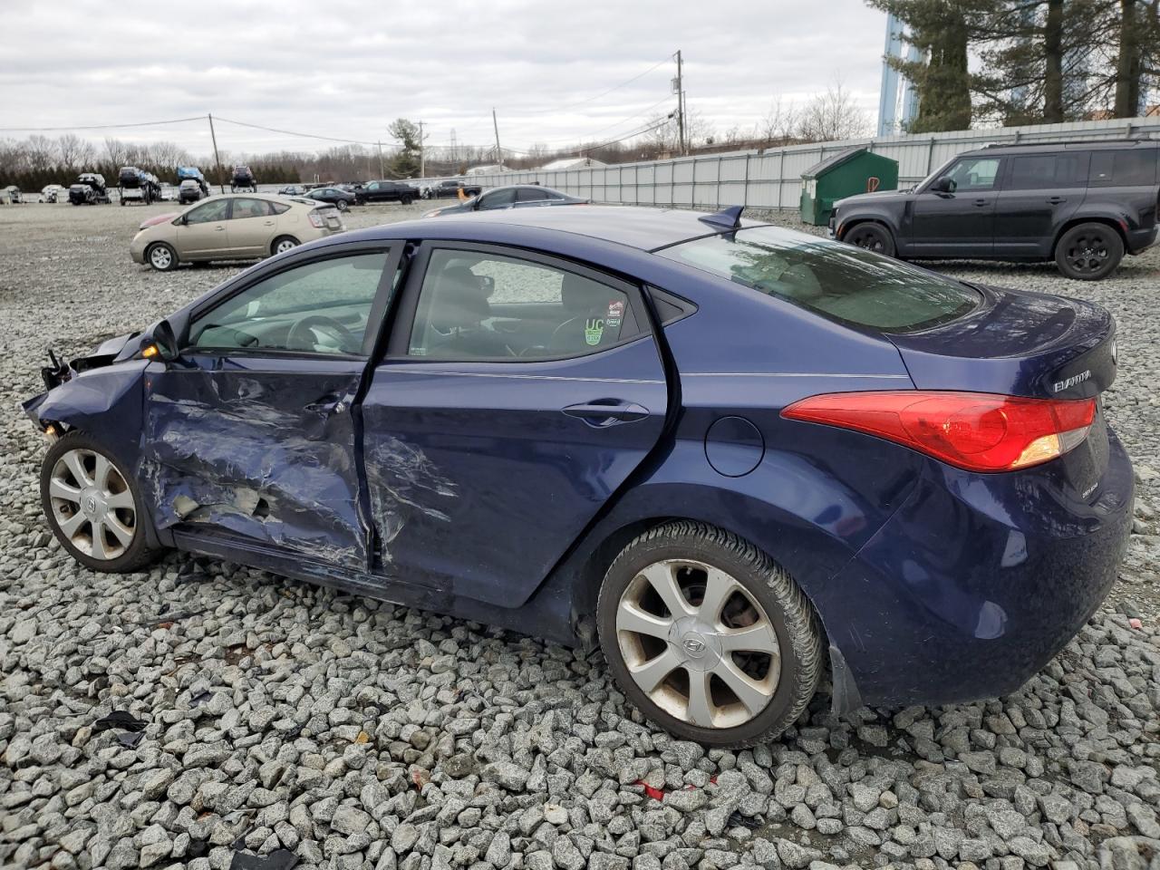 2013 Hyundai Elantra - Image 2