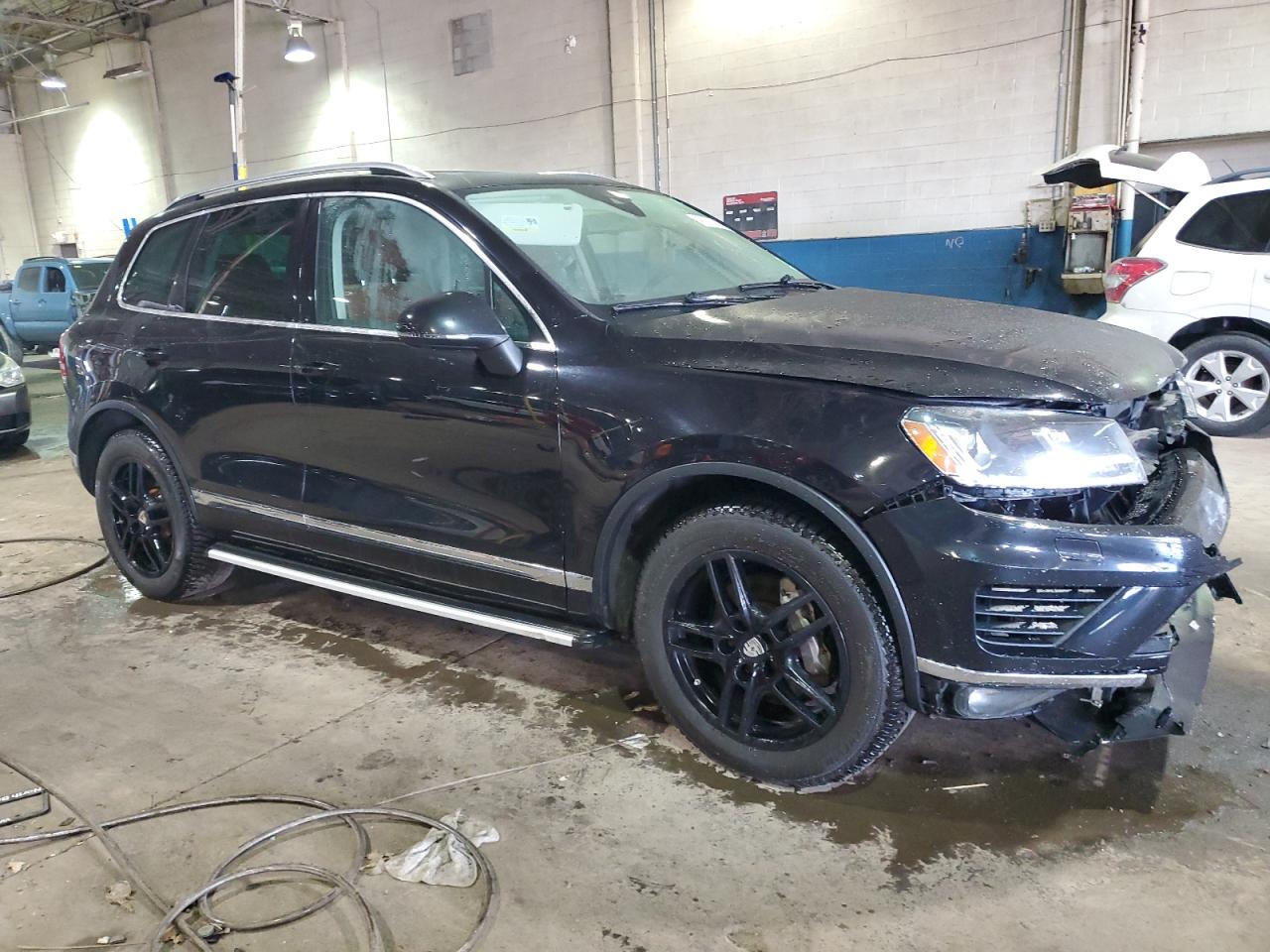 2016 Volkswagen Touareg - Image 4