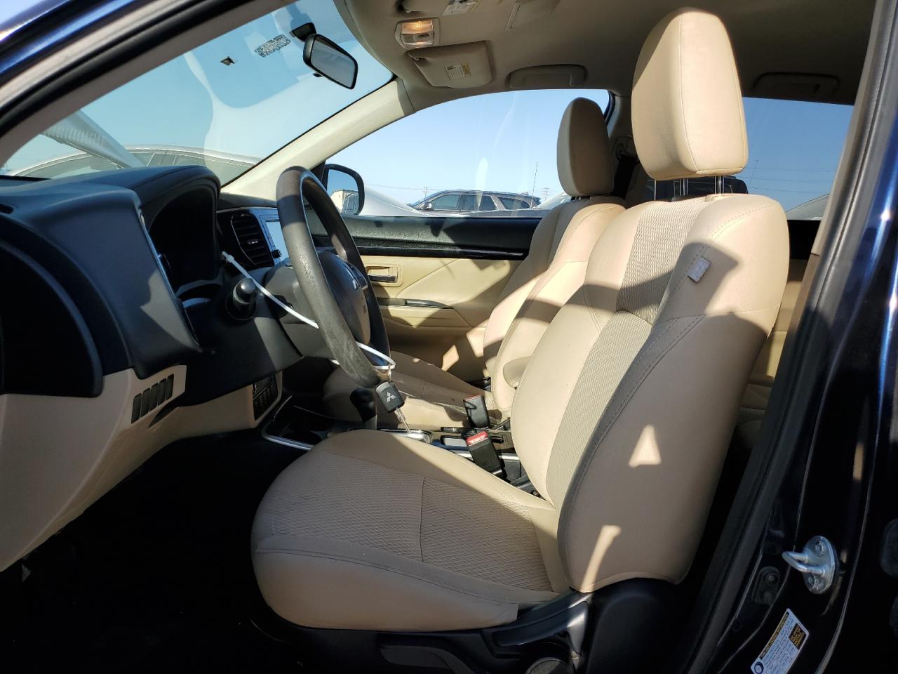 2019 Mitsubishi Outlander - Image 7