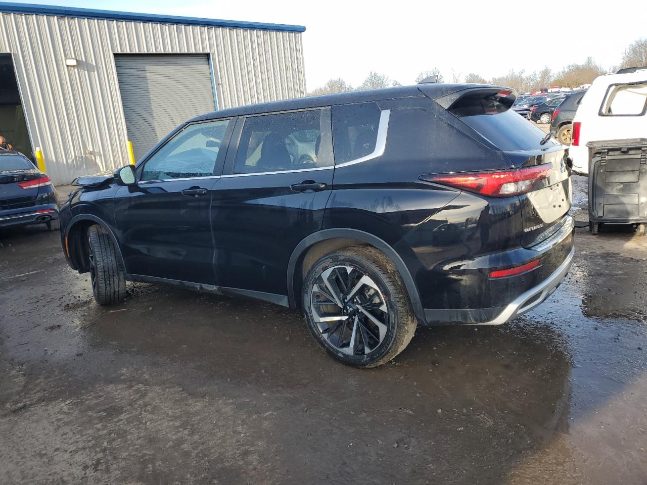 2024 Mitsubishi Outlander - Image 2