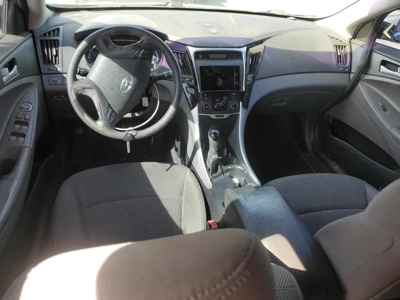2011 Hyundai Sonata - Image 8