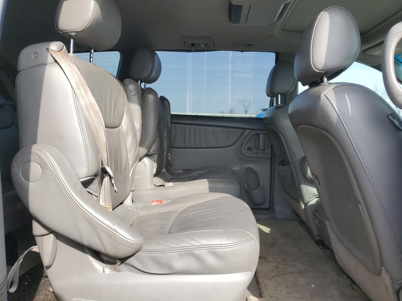 2006 Toyota Sienna - Image 11