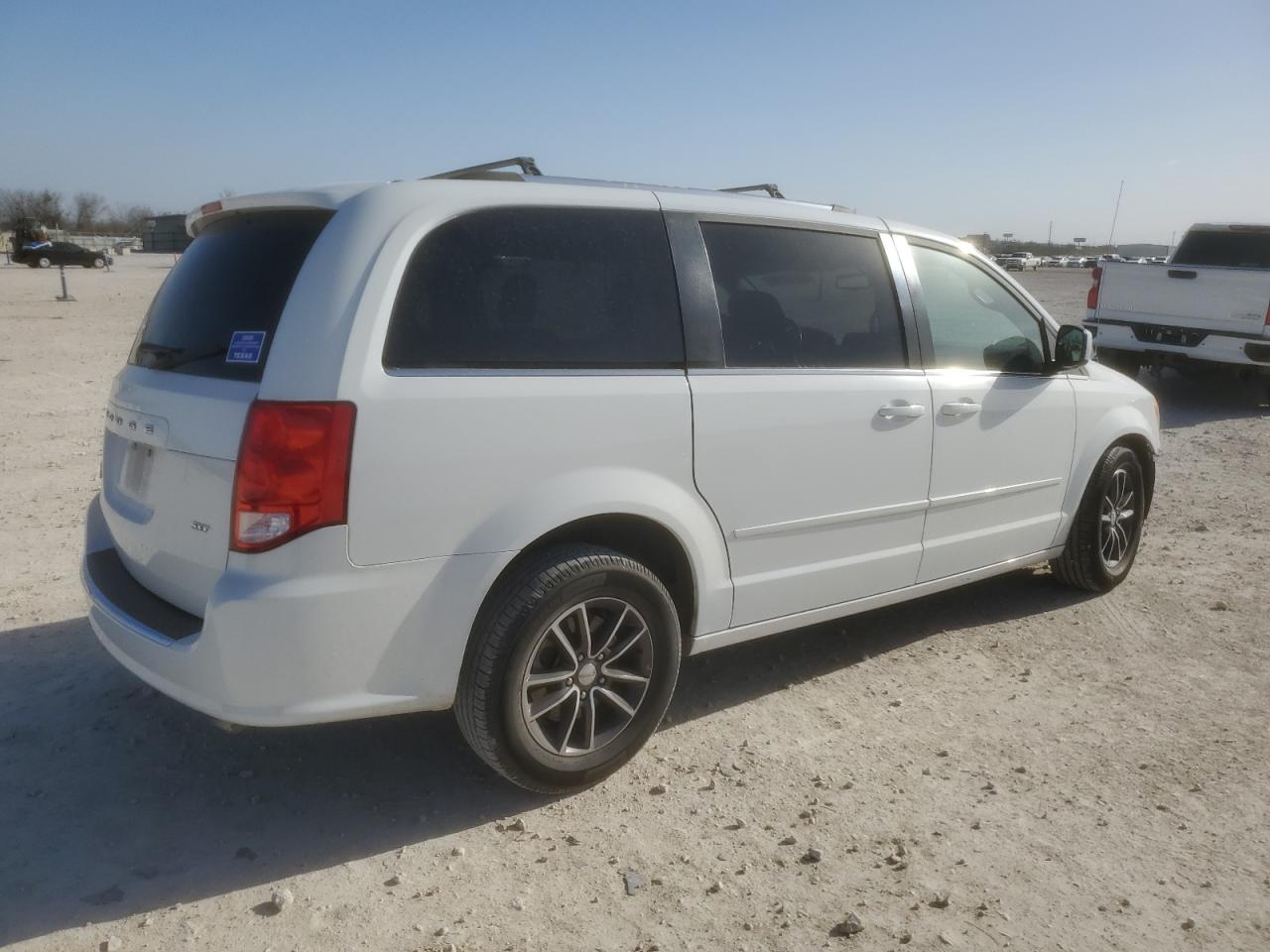 2016 Dodge Caravan - Image 3