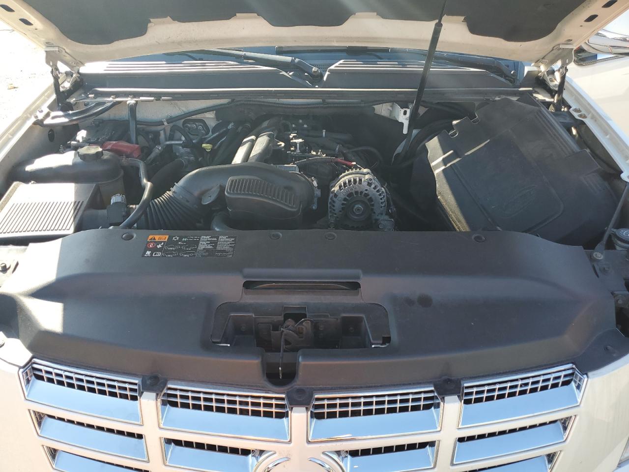 2011 Cadillac Escalade - Image 11