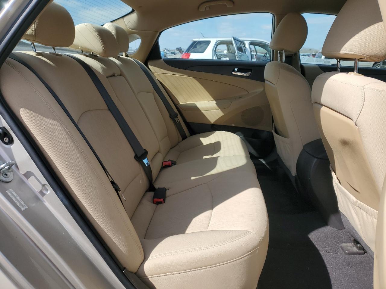 2011 Hyundai Sonata - Image 11
