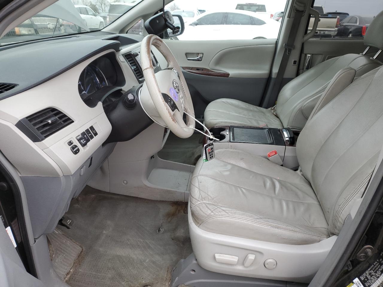 2014 Toyota Sienna - Image 7