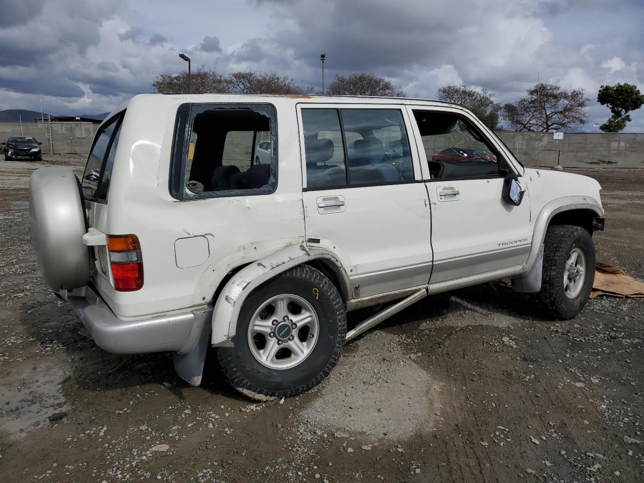 1999 Isuzu Trooper - Image 3