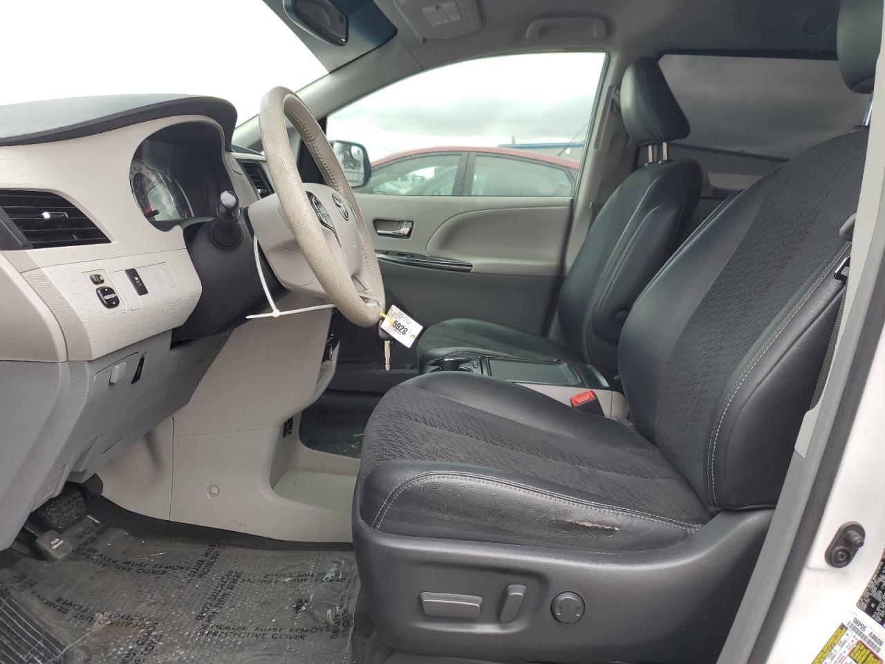 2013 Toyota Sienna - Image 7