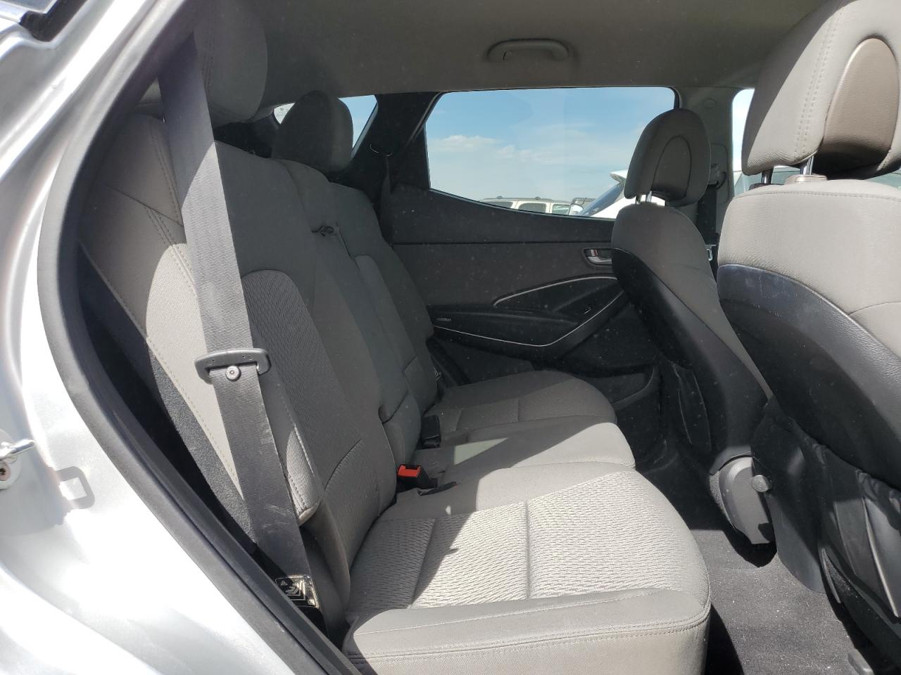 2017 Hyundai Santa Fe - Image 10