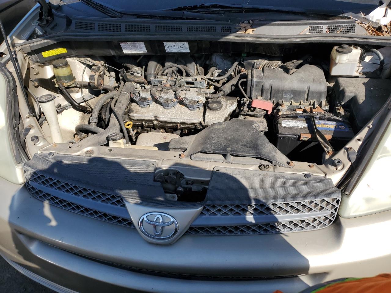 2004 Toyota Sienna - Image 12