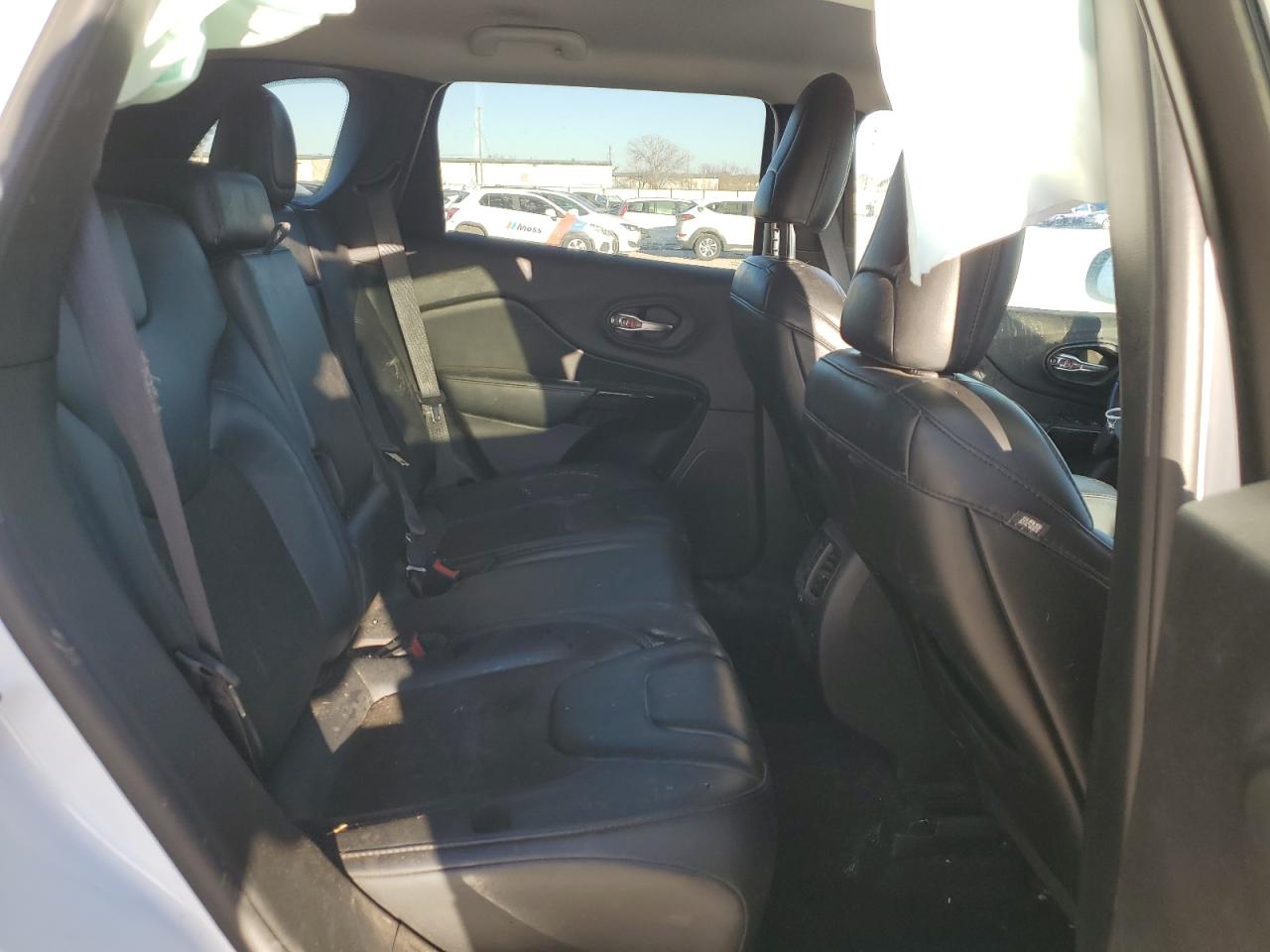 2019 Jeep Cherokee - Image 12