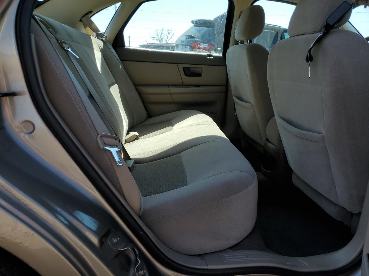 2006 Ford Taurus - Image 10