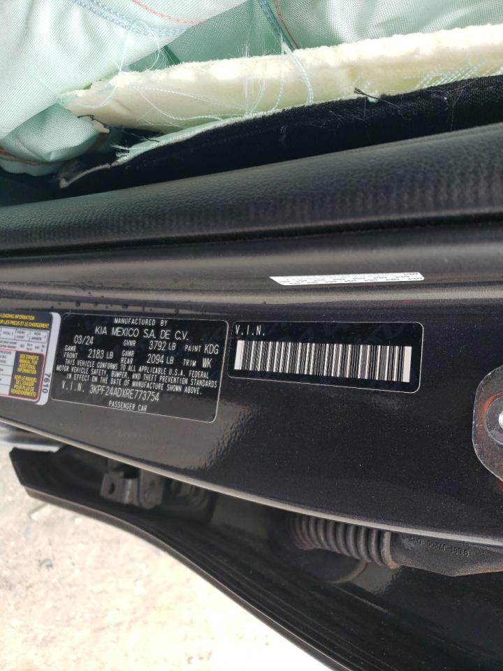 2024 Kia Forte - Image 14