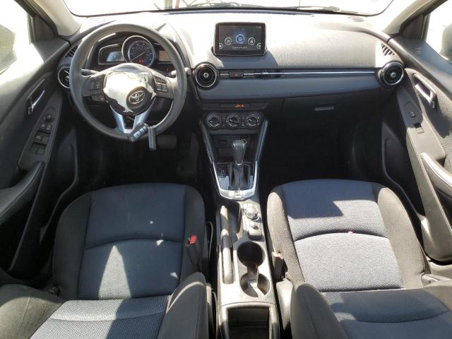 Седаны TOYOTA YARIS 2017 Серебристый